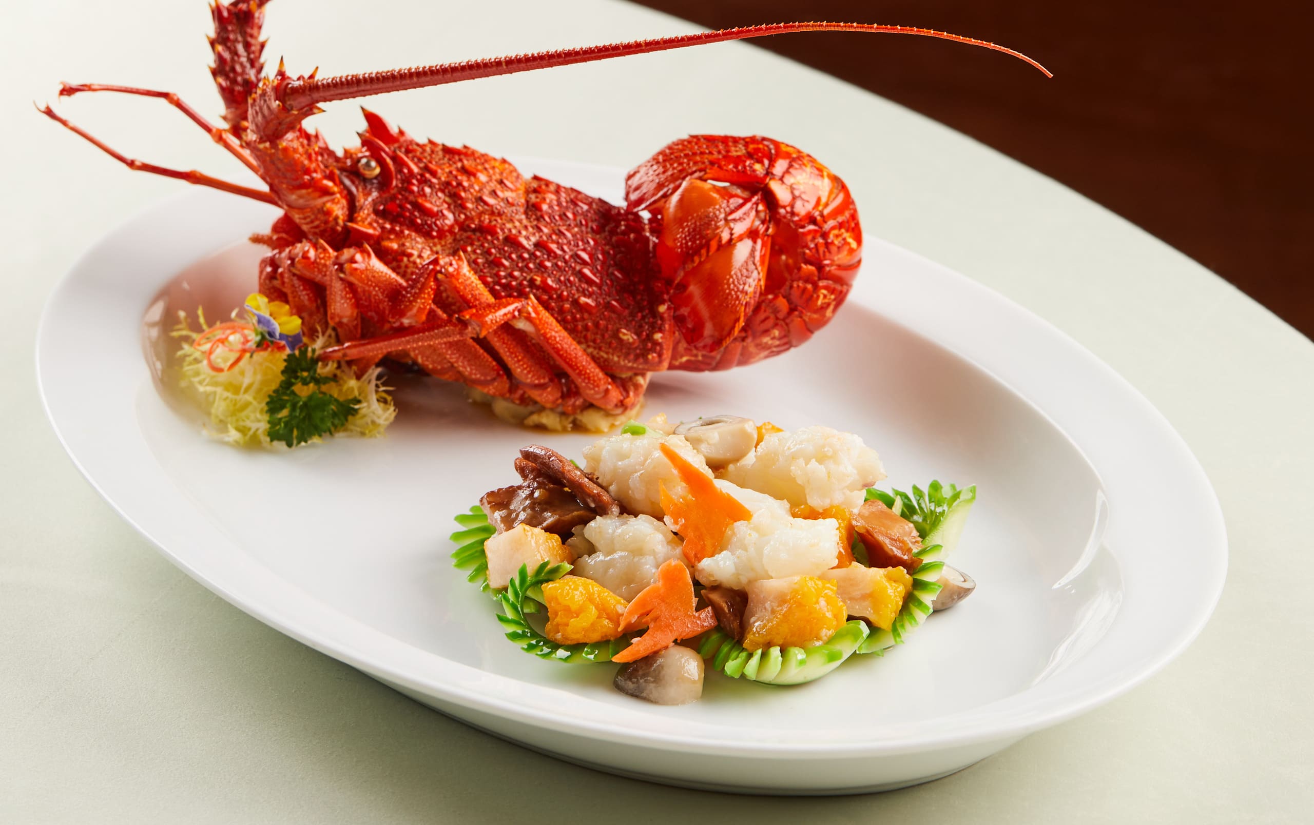 Stir-fried lobster with fresh yellow fungus