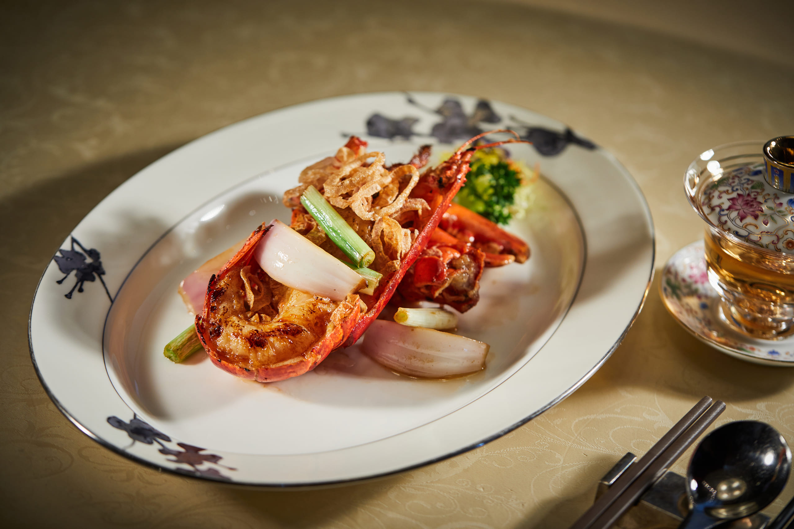 Fried lobster with selected three kinds of onions