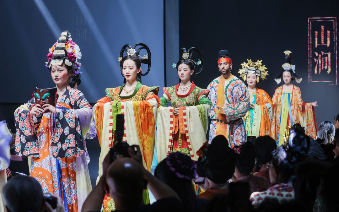 Experience the Beauty of Intangible Cultural Heritage: 2025 “Chinese Hanfu Month at the China National Silk Museum