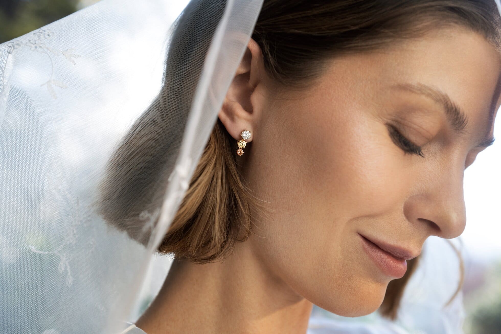 De Beers Group Launches New Bridal Campaign Celebrating Desert Diamonds